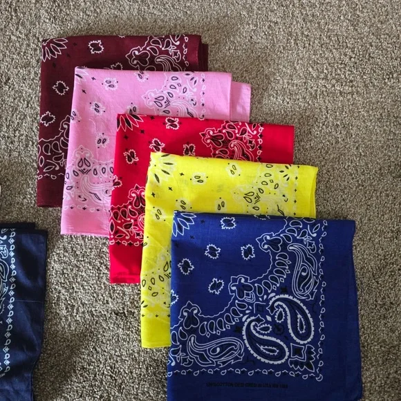 Colorful Bandana Set - Picture 4 of 5